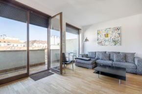 Avant-Garde Abode Apartment with terrace